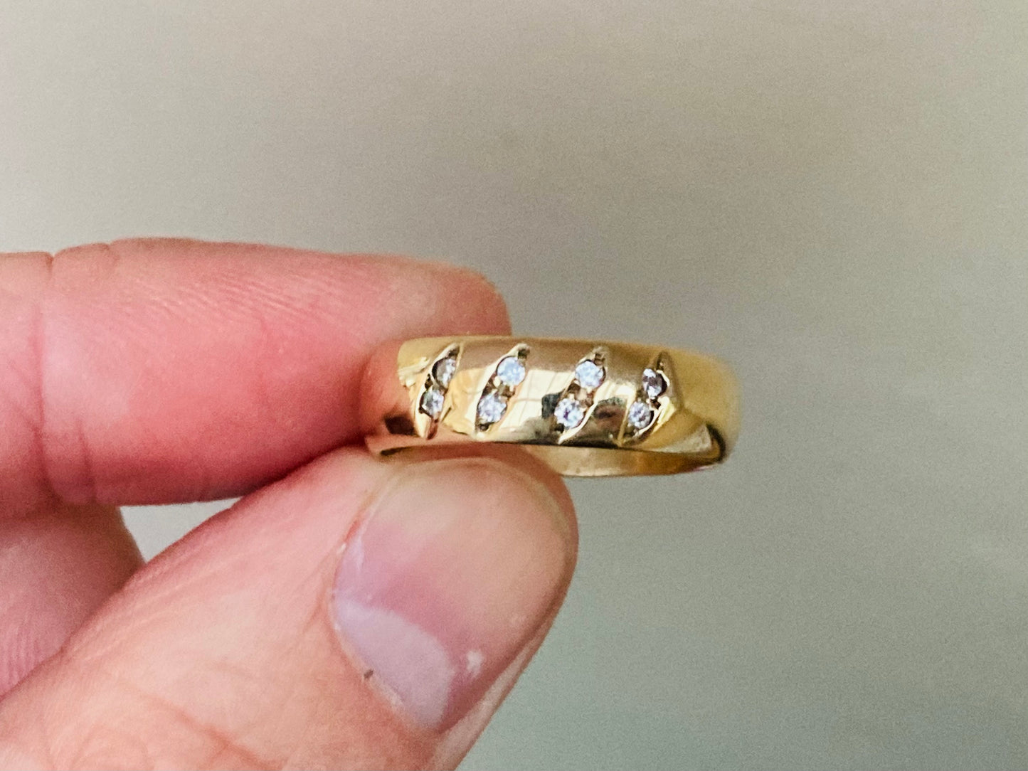 Vintage 9ct Gold Diamond Band Ring