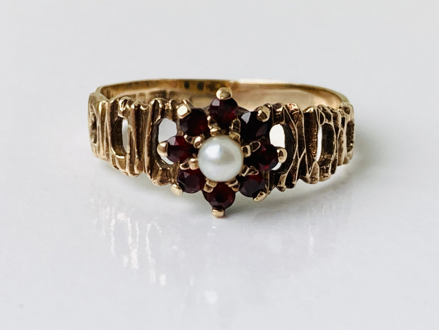 Vintage 9ct Gold Pearl & Garnet Ring