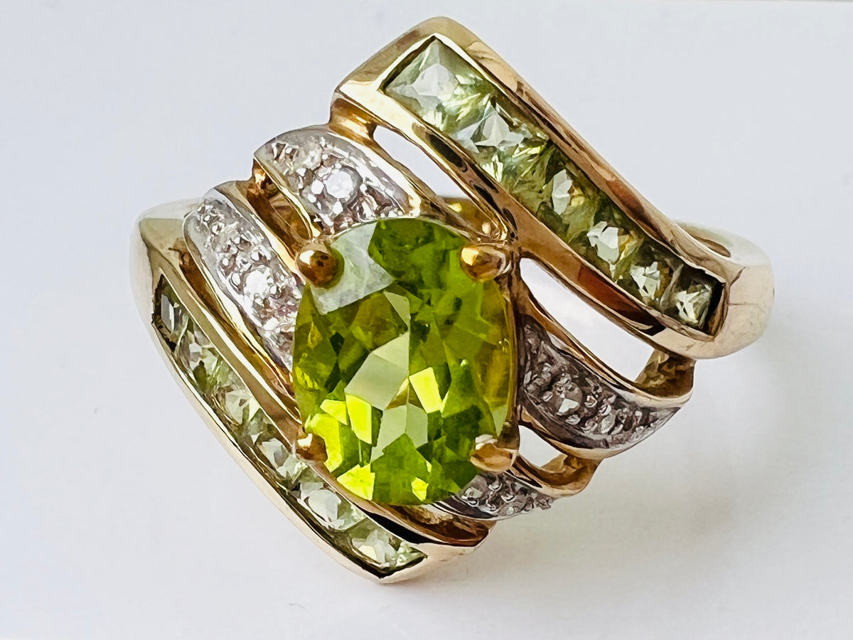 9ct Gold Peridot & Diamond Ring