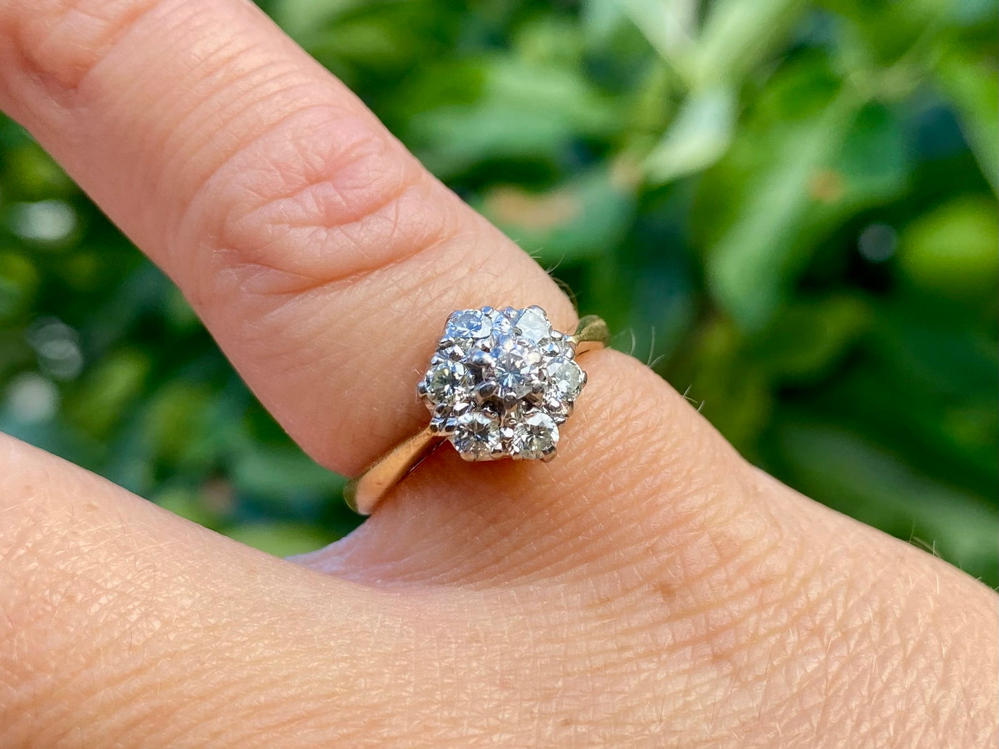 Vintage 18ct Gold Diamond Daisy Ring