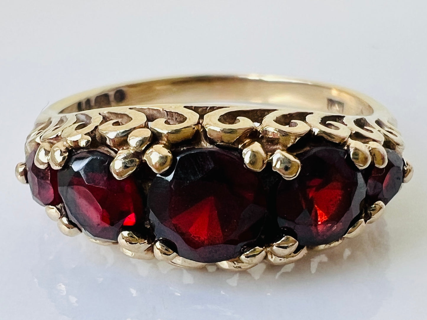 Vintage 9ct Gold Garnet Ring