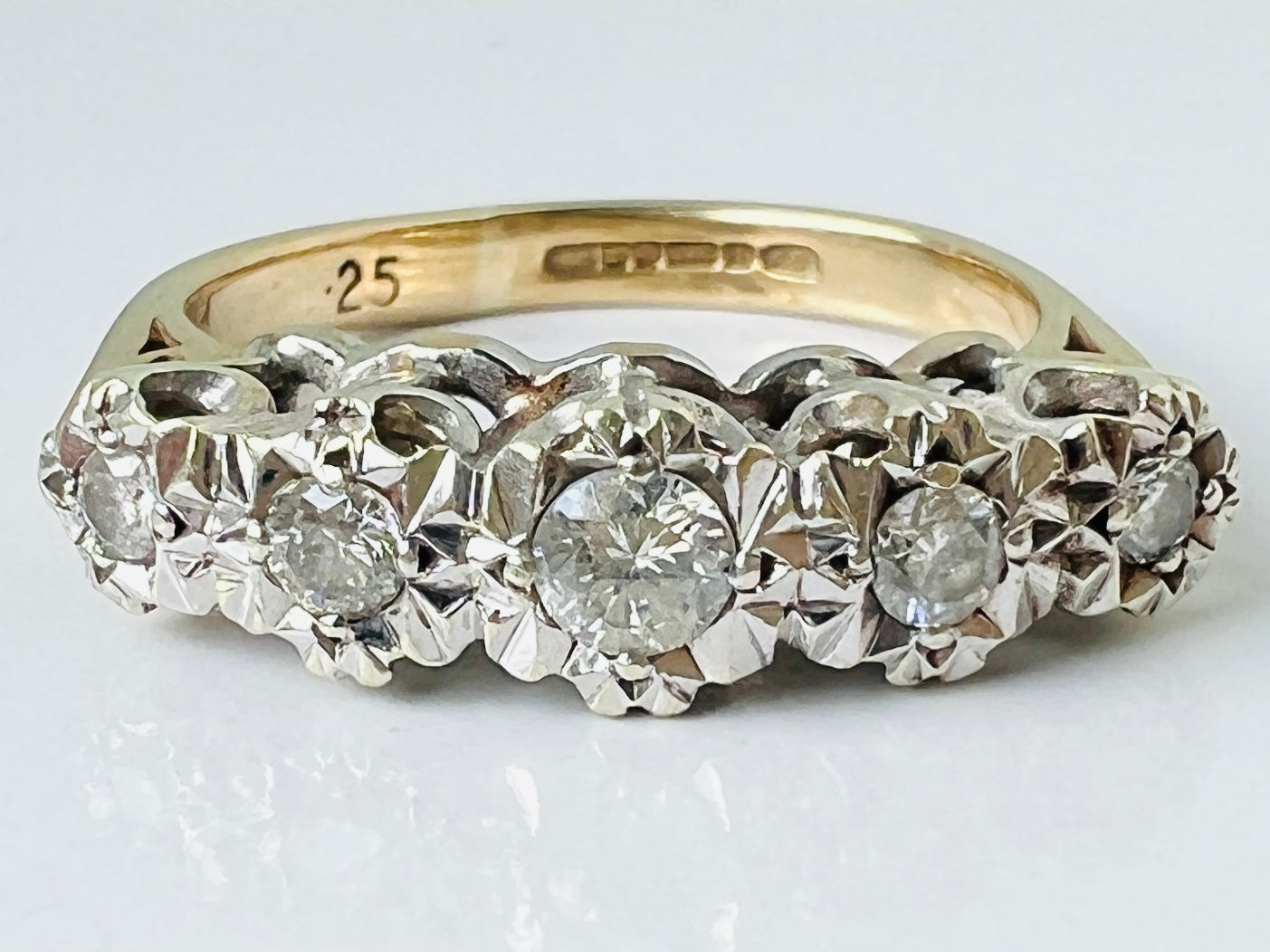 Vintage 9ct Gold Diamond Ring