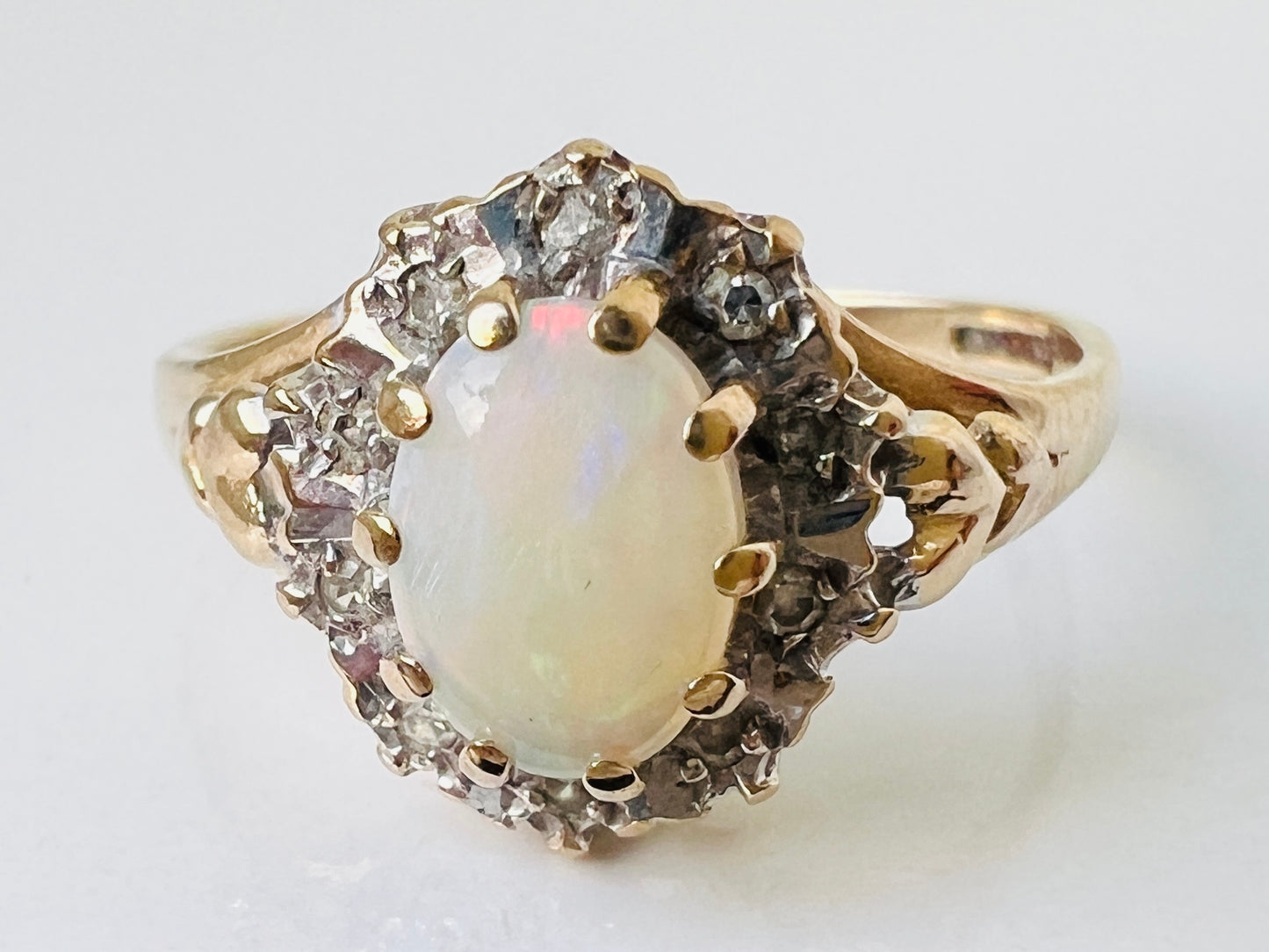 Vintage 9ct Gold Opal & Diamond Ring