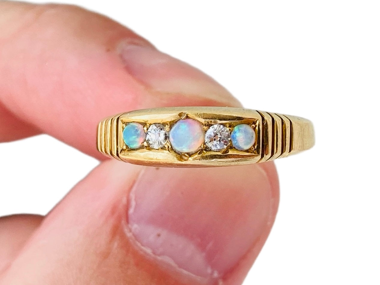 Antique 18ct Gold Opal & Diamond Ring