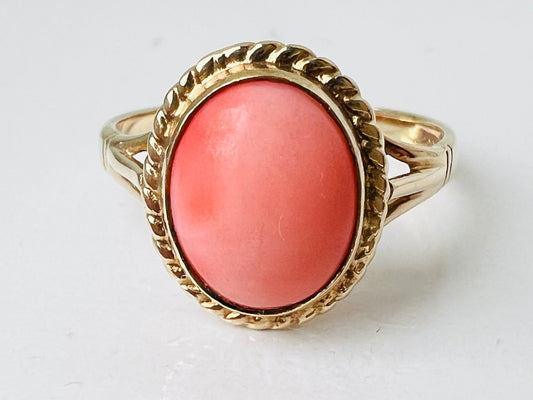 Vintage 9ct Gold Coral Ring