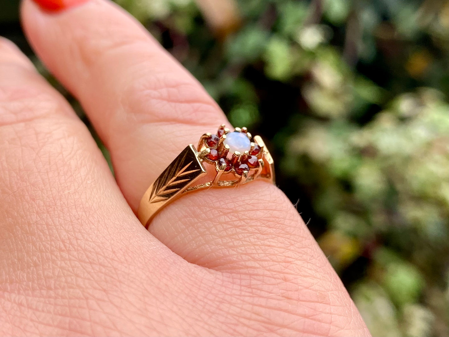 Vintage 9ct Gold Opal & Garnet Ring