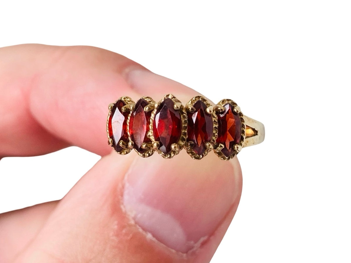 9ct Gold Garnet Ring