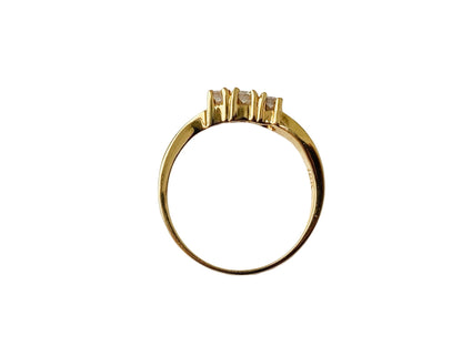 18ct Gold Diamond Curve Ring