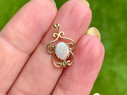 14ct Gold Opal Pendant