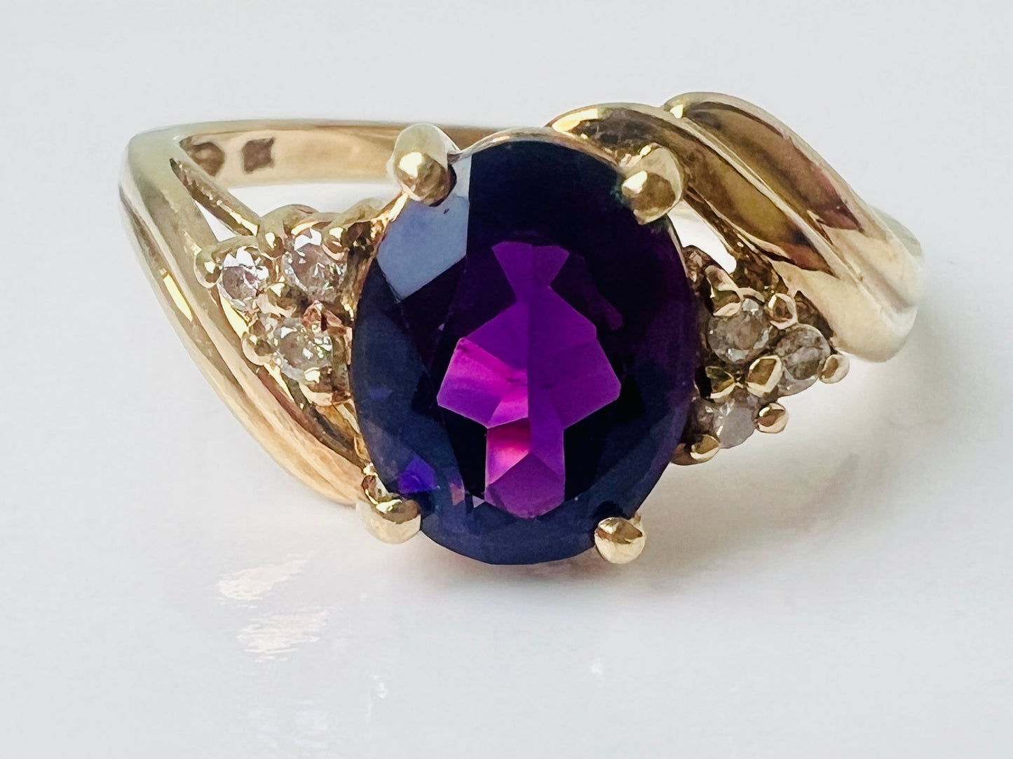 9ct Gold Amethyst & Diamond Ring