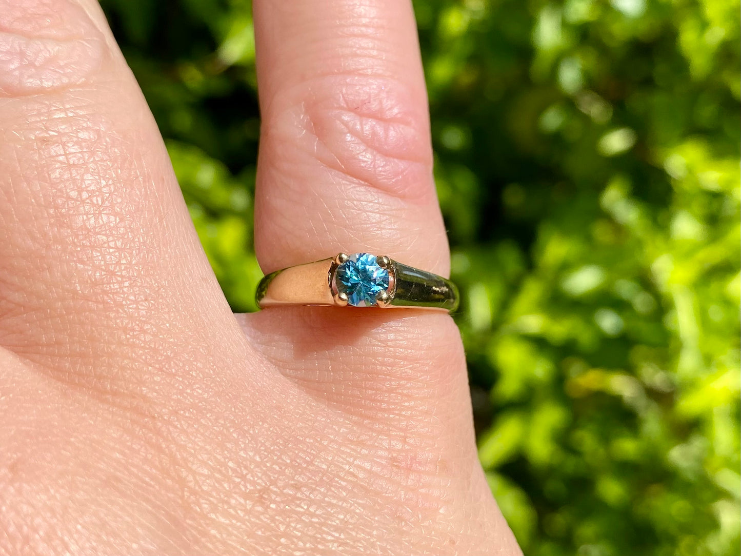 9ct Gold Blue Zircon Ring