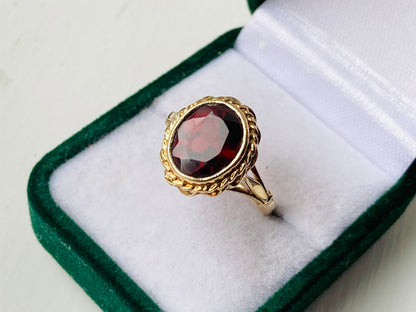 Vintage 9ct Gold Garnet Ring