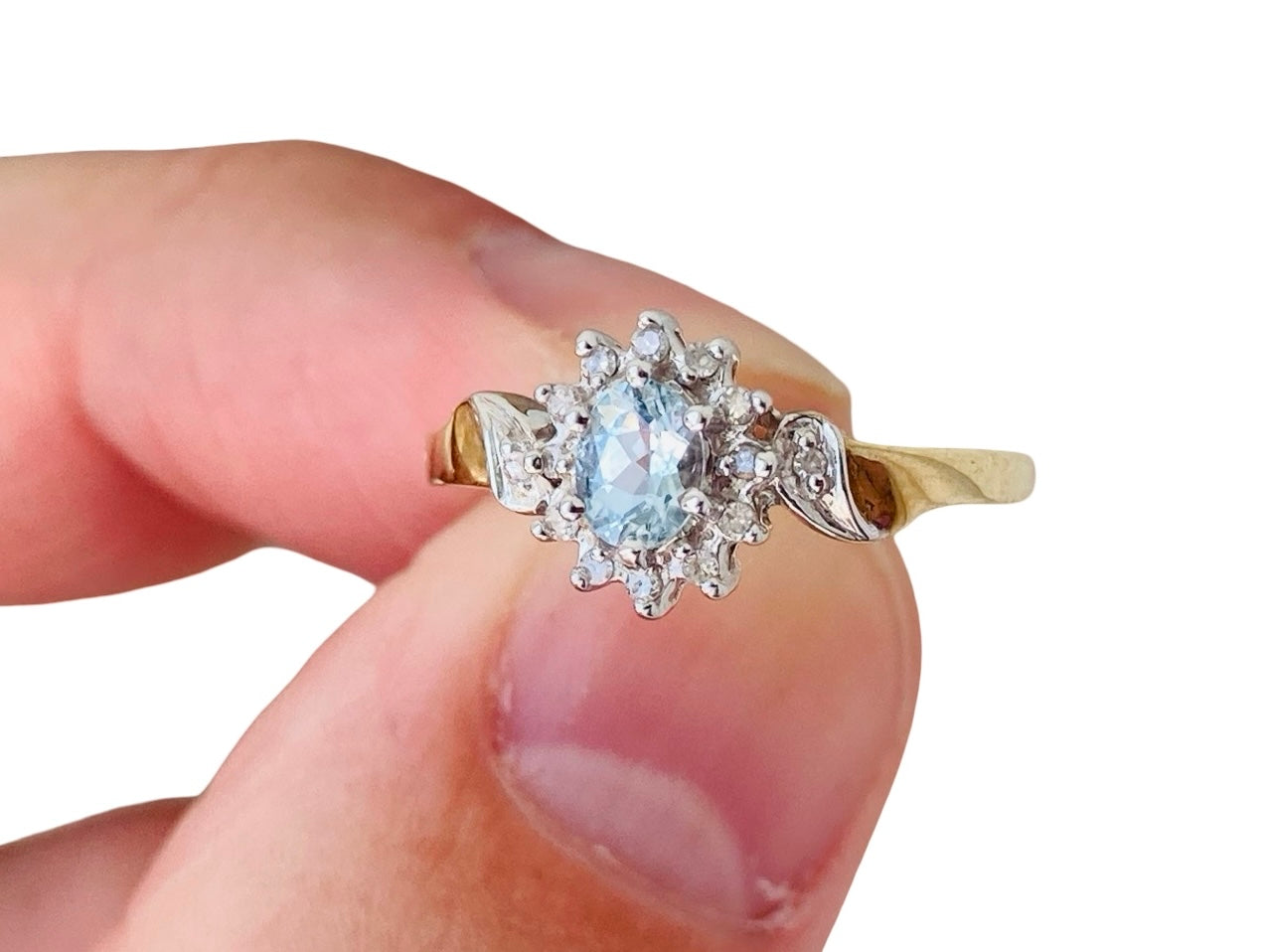 9ct Gold Aquamarine & Diamond Ring