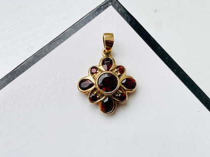 9ct Gold Garnet Pendant