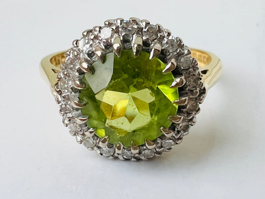 Vintage 18ct Gold Peridot & Diamond Ring