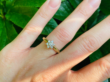 Vintage 9ct Gold Diamond Daisy Ring