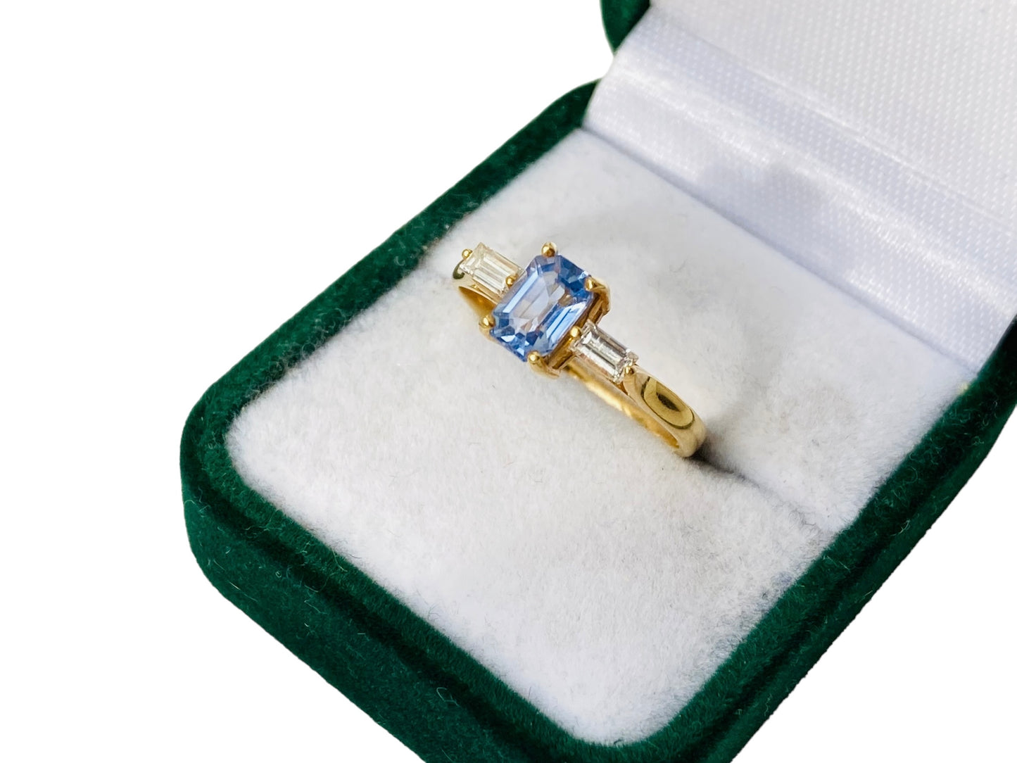 18ct Gold Sapphire & Diamond Ring