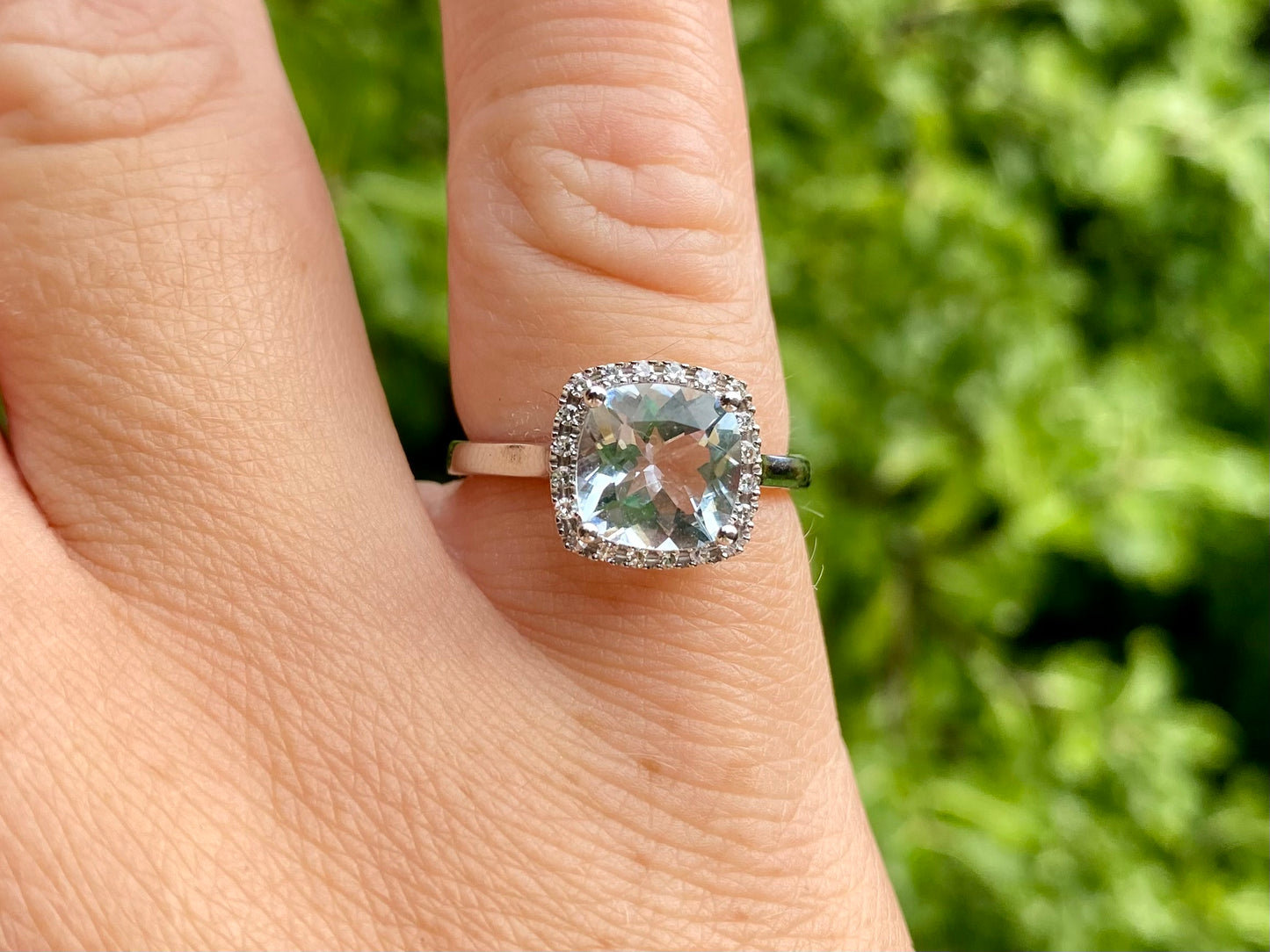9ct Gold Aquamarine & Diamond Ring