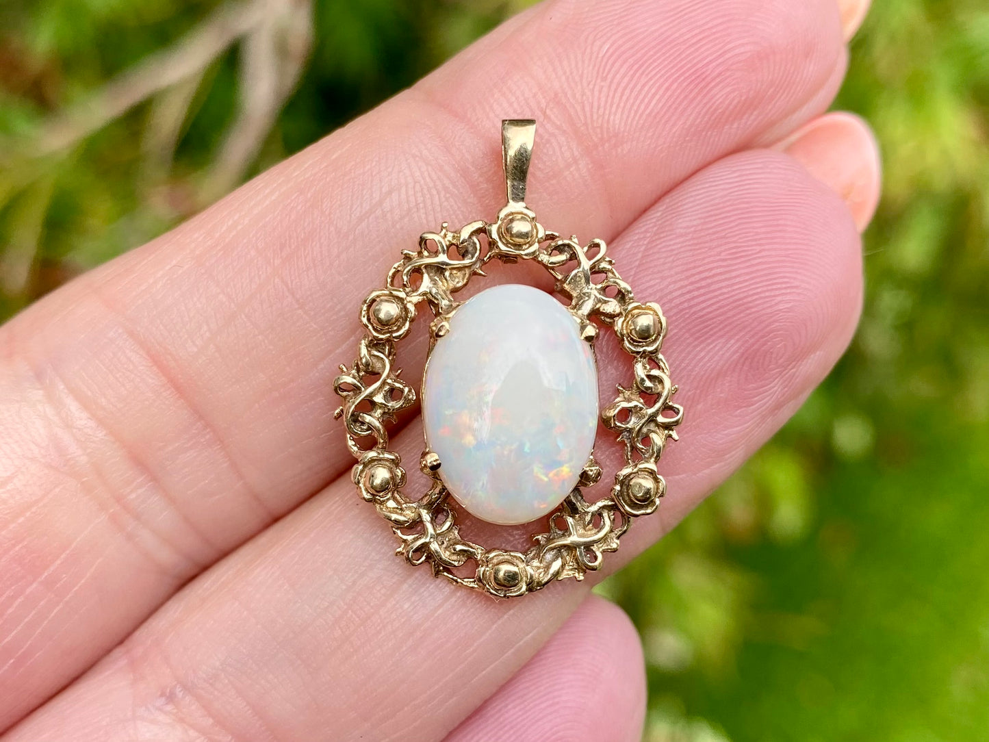 Vintage 9ct Gold Opal Pendant
