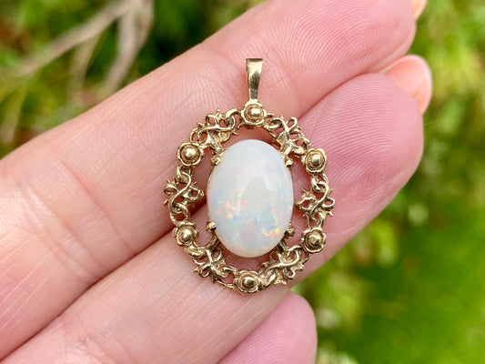 Vintage 9ct Gold Opal Pendant