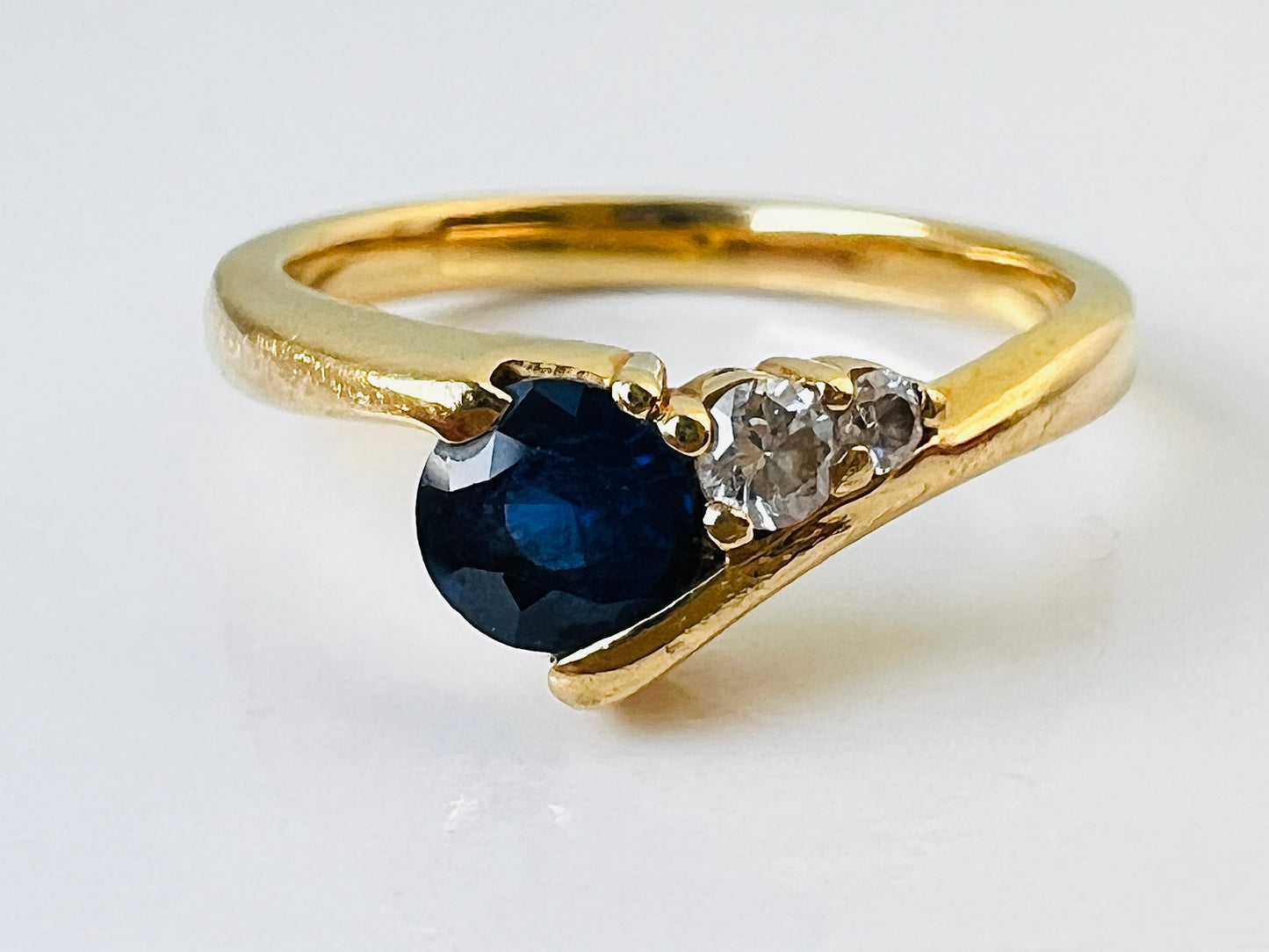 18ct Gold Sapphire & Diamond Ring