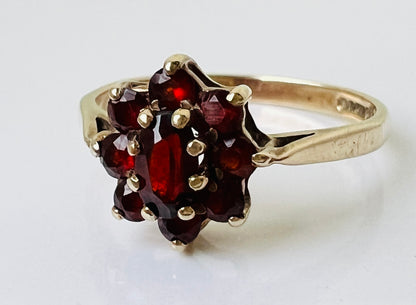 Vintage 9ct Gold Garnet Ring
