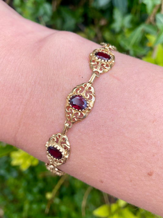 9ct Gold Garnet Bracelet