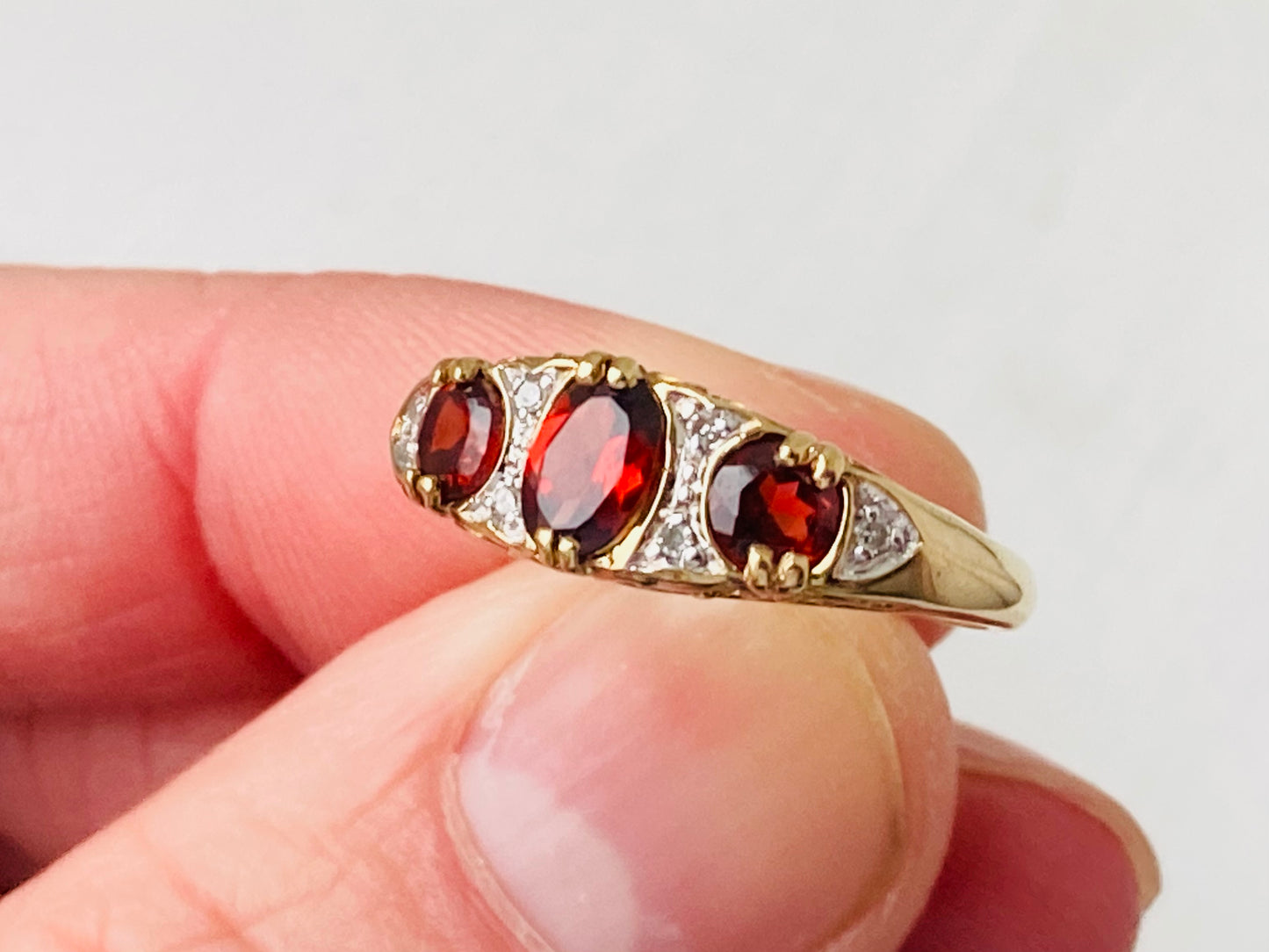 9ct Gold Garnet & Diamond Ring