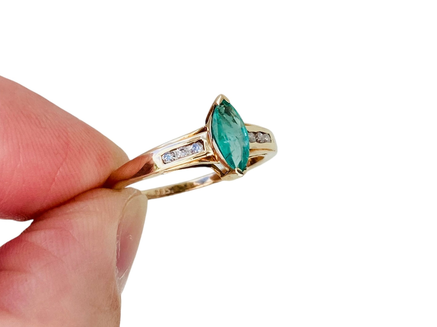 9ct Gold Emerald & Diamond Ring