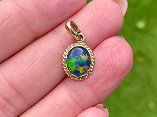 Vintage 9ct Gold Opal Doublet Pendant