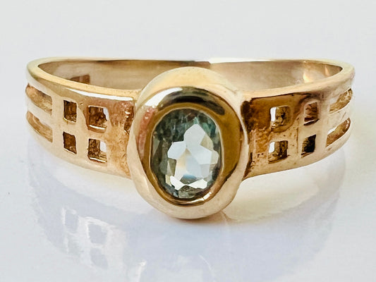 9ct Gold Topaz Ring