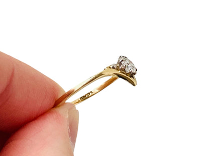 Vintage 18ct Gold Solitaire Diamond Wishbone / Chevron Ring