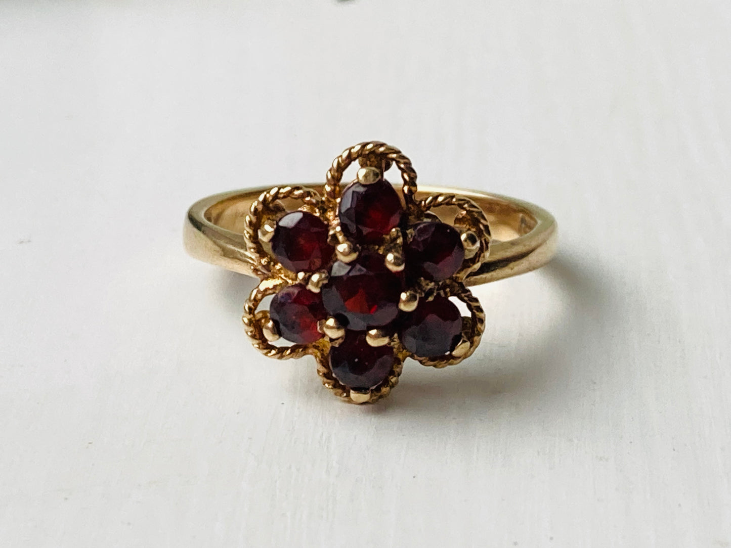 Vintage 9ct Gold Garnet Ring