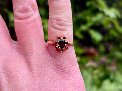 Vintage 9ct Gold Garnet Ring