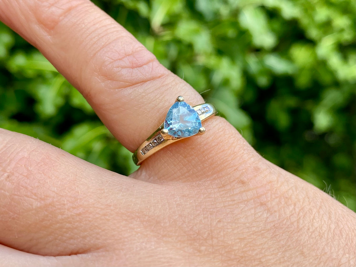 9ct Gold Aquamarine & Diamond Ring