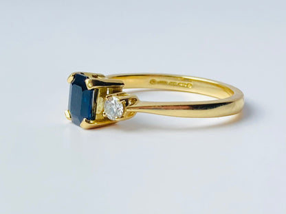 18ct Gold Sapphire & Diamond Ring