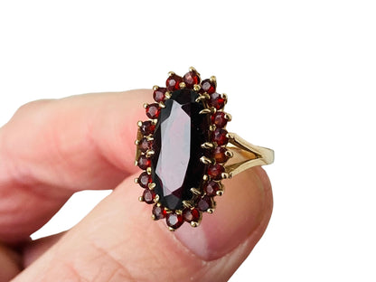9ct Gold Garnet Ring