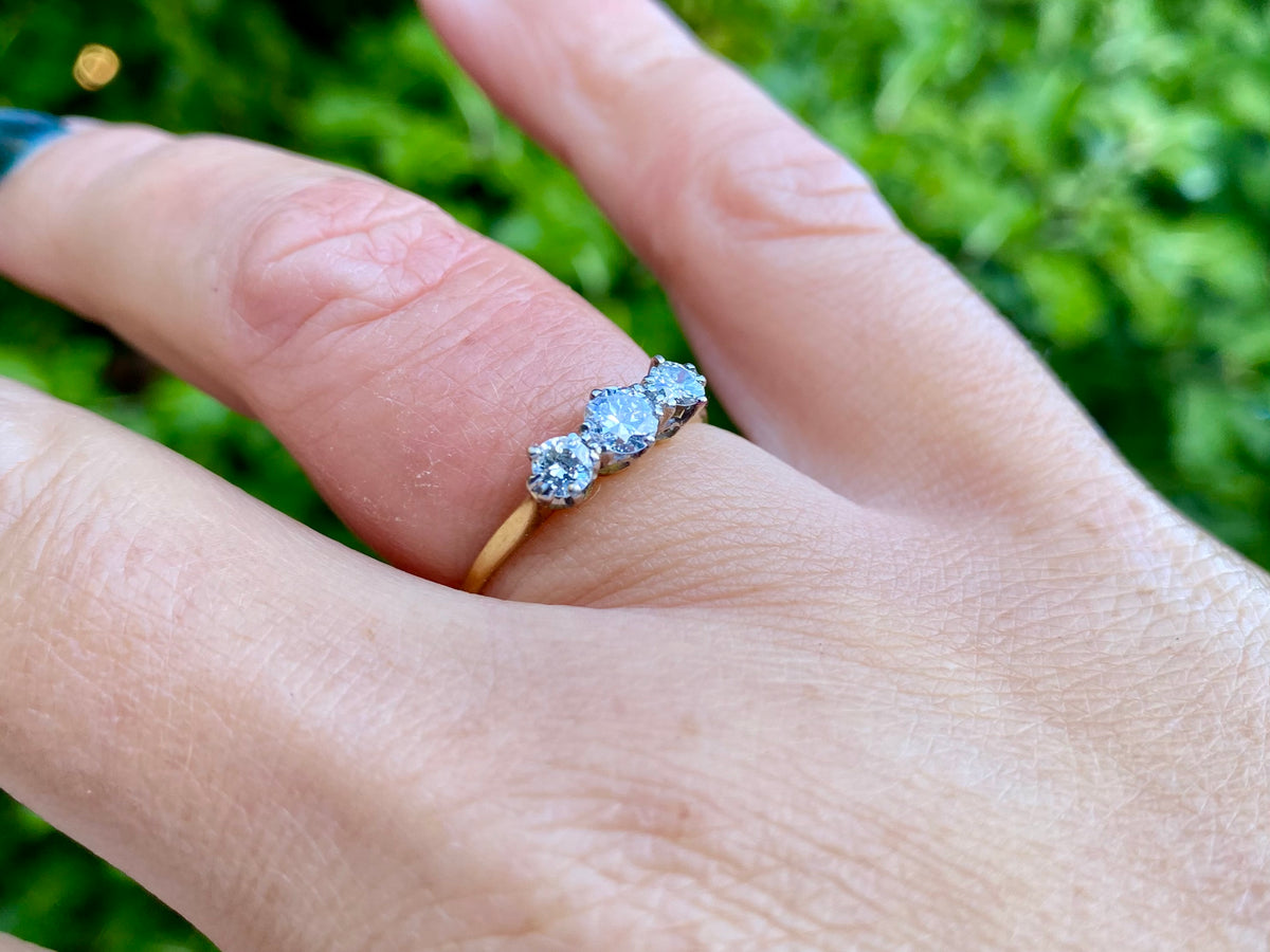 Vintage 18ct Gold Three-Stone Diamond Ring