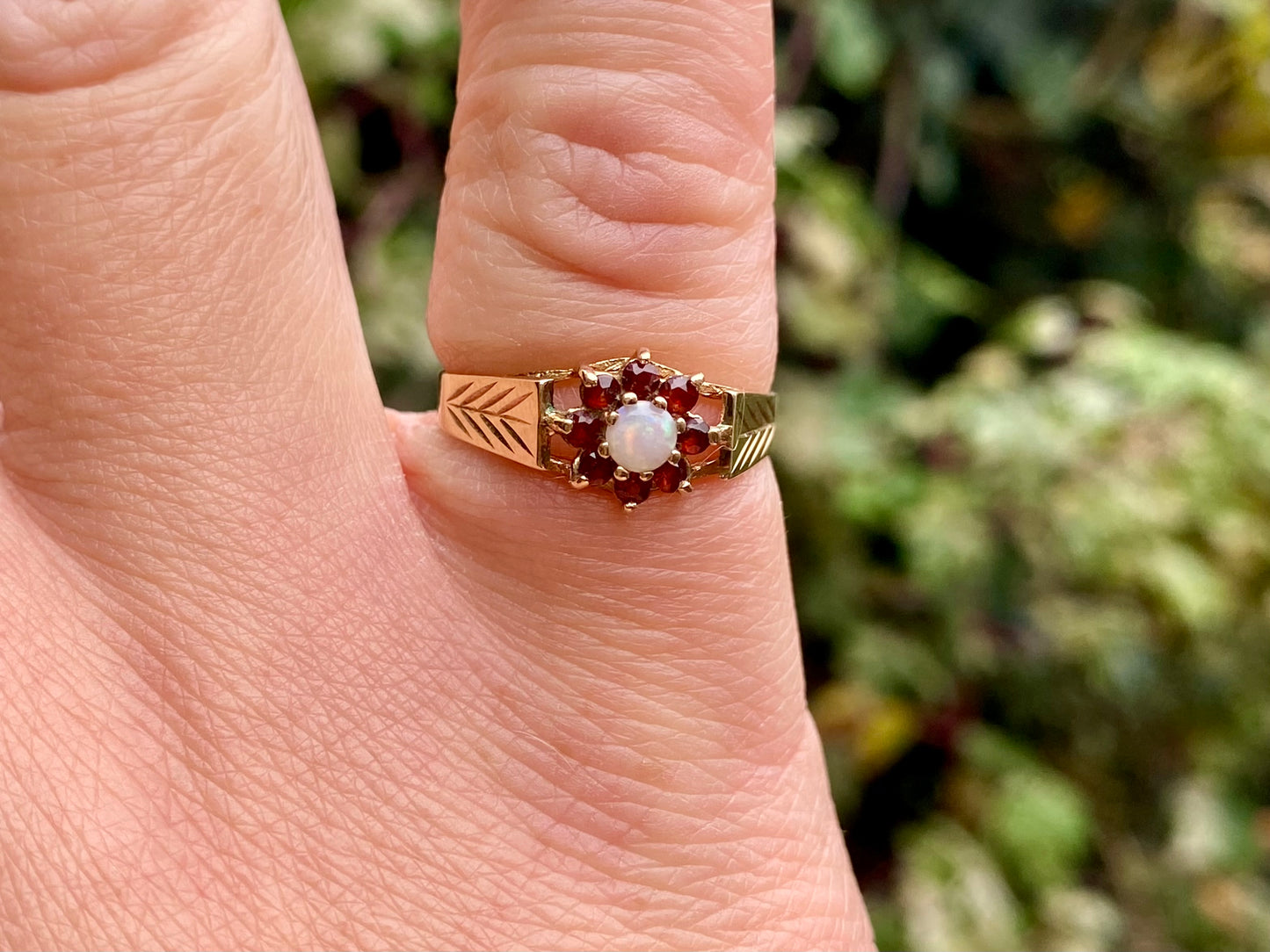 Vintage 9ct Gold Opal & Garnet Ring