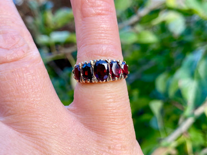 Vintage 9ct Gold Garnet Ring