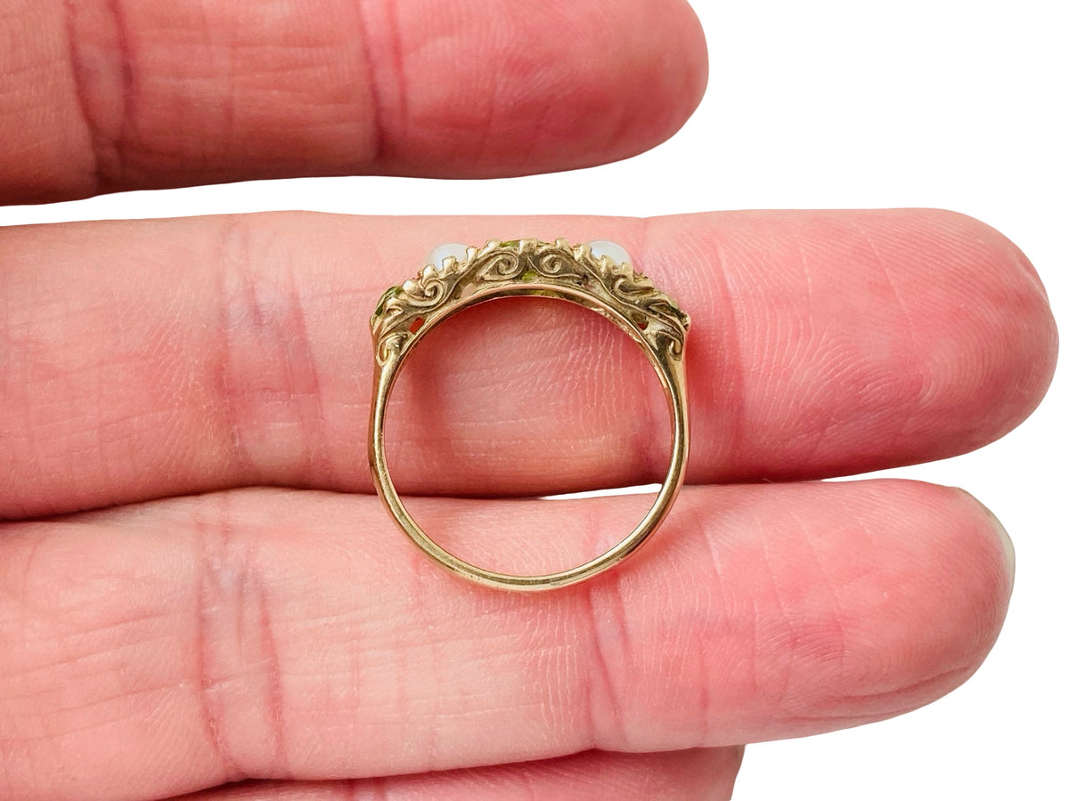 9ct Gold Peridot & Pearl Ring