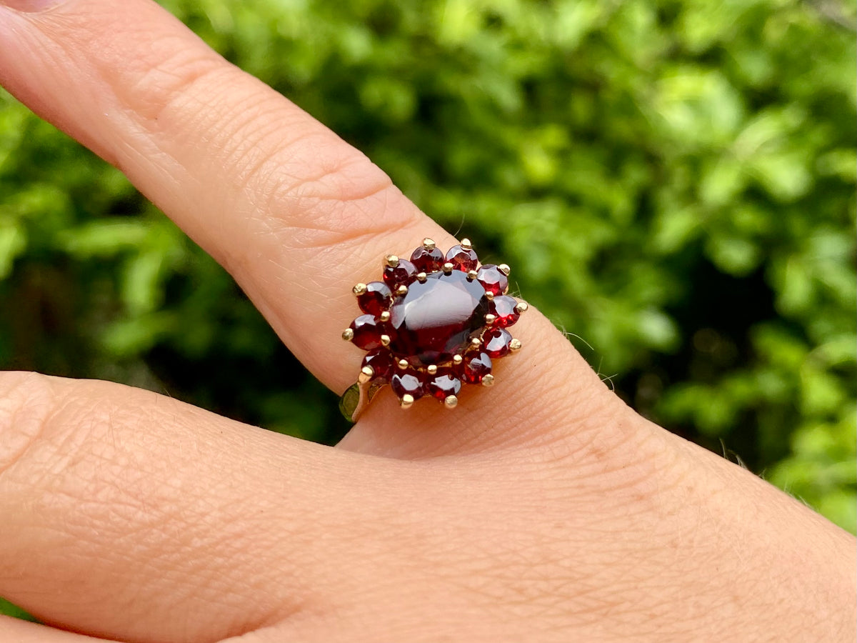 9ct Gold Garnet Ring