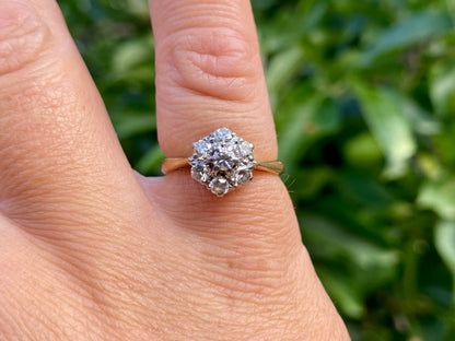 Vintage 18ct Gold Diamond Daisy Ring