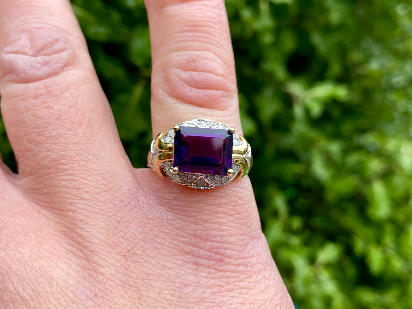 9ct Gold Amethyst & Diamond Ring