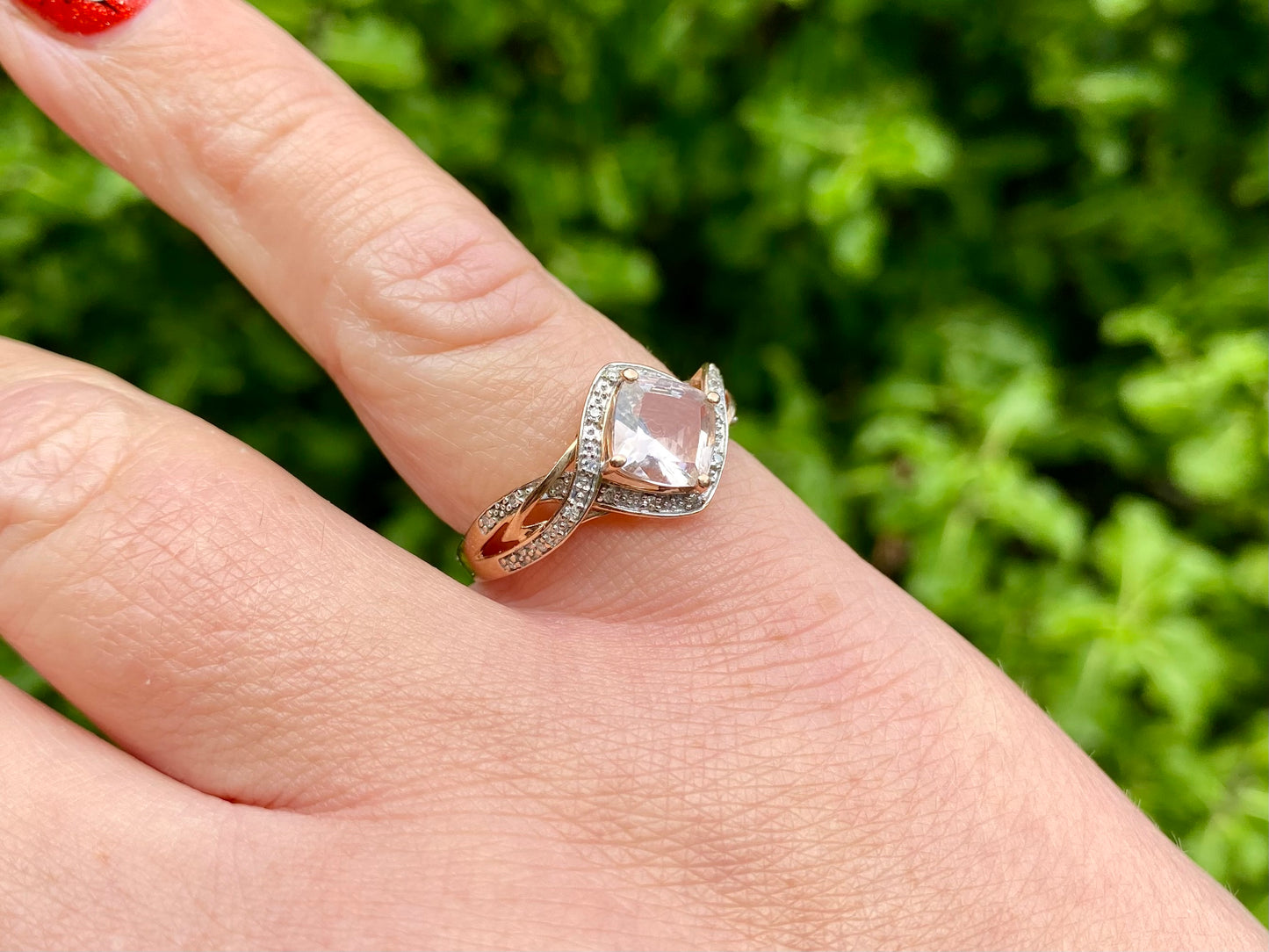 9ct Gold Morganite & Diamond Ring