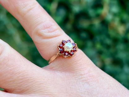 Vintage 9ct Gold Garnet & Pearl Ring
