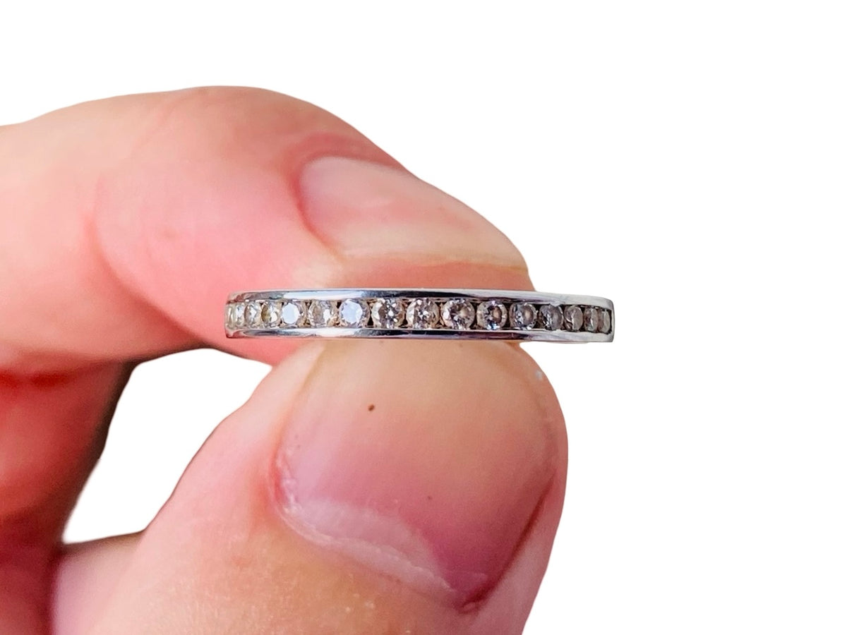 18ct Gold Sixteen-Stone Diamond Ring
