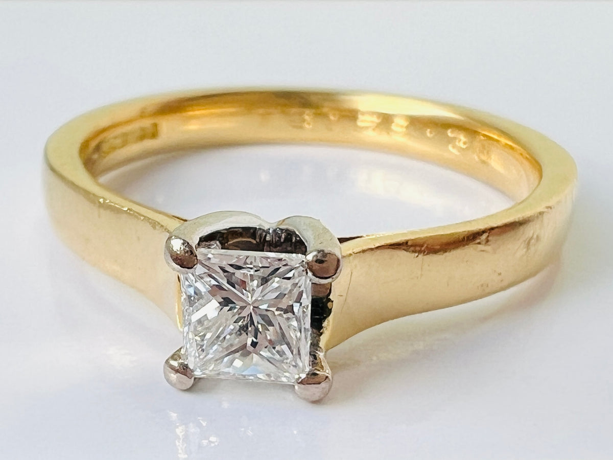 18ct Gold Diamond Solitaire Ring