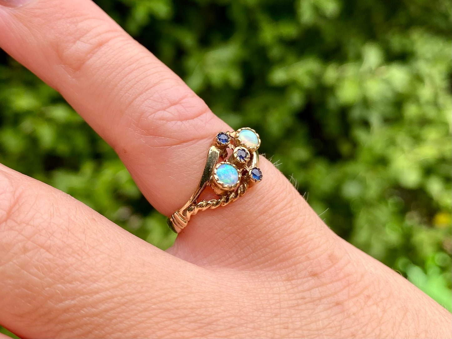 Vintage 9ct Gold Opal & Sapphire Ring