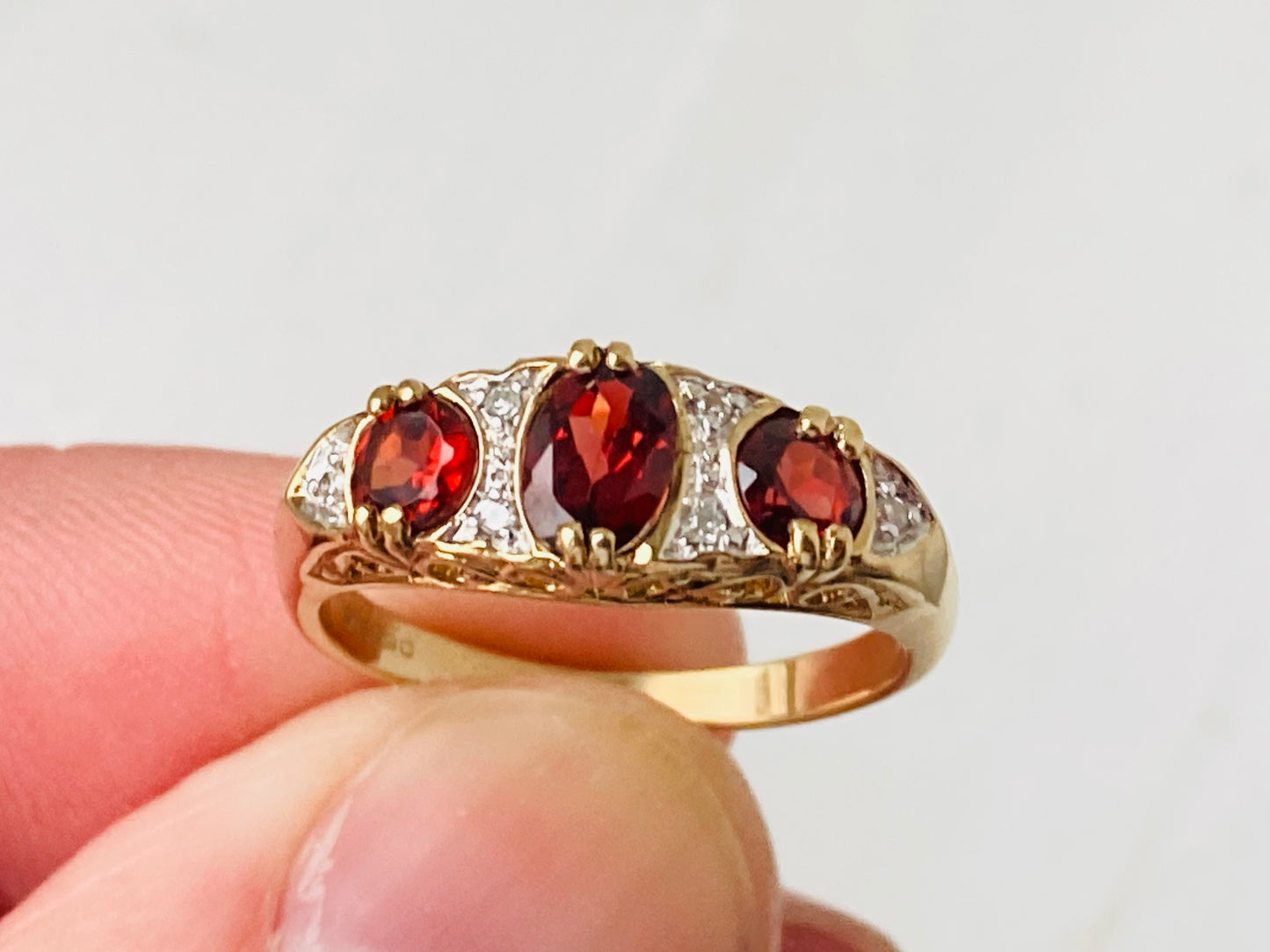 9ct Gold Garnet & Diamond Ring